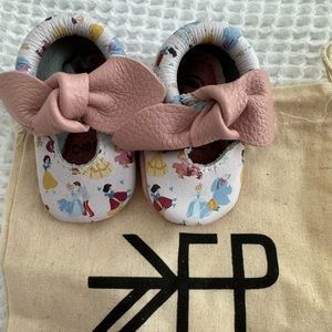 Freshly Picked Knotted Bow Disney Princess Mocs size 0